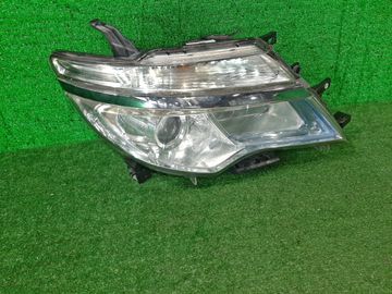 ФАРА НА NISSAN SERENA C26