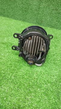 ПРОТИВОТУМАНКА НА TOYOTA VOXY ZRR85G