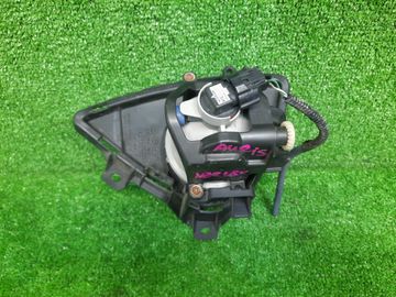 ПРОТИВОТУМАНКА НА TOYOTA AURIS NZE184