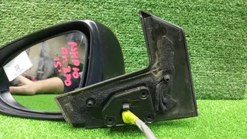 ЗЕРКАЛО НА TOYOTA AQUA NHP10