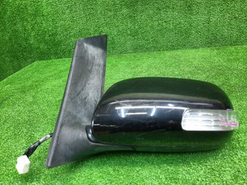 ЗЕРКАЛО НА TOYOTA ISIS ZNM10G