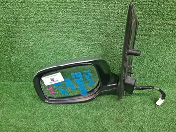 ЗЕРКАЛО НА TOYOTA ISIS ZNM10G