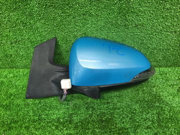 ЗЕРКАЛО НА TOYOTA AQUA NHP10