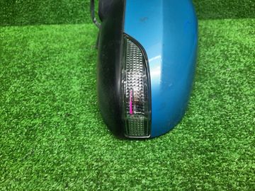 ЗЕРКАЛО НА TOYOTA AQUA NHP10