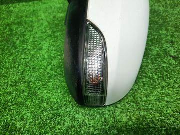 ЗЕРКАЛО НА TOYOTA AQUA NHP10
