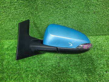ЗЕРКАЛО НА TOYOTA AQUA NHP10