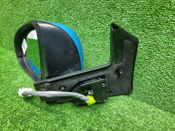 ЗЕРКАЛО НА TOYOTA AQUA NHP10