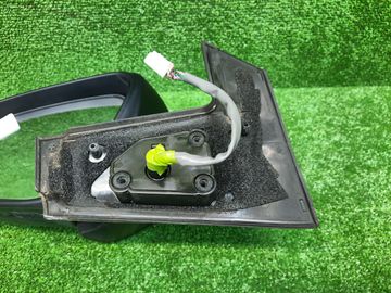 ЗЕРКАЛО НА TOYOTA AQUA NHP10