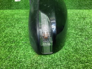 ЗЕРКАЛО НА TOYOTA AQUA NHP10