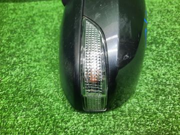 ЗЕРКАЛО НА TOYOTA AQUA NHP10