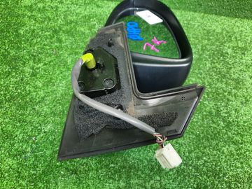 ЗЕРКАЛО НА TOYOTA AQUA NHP10