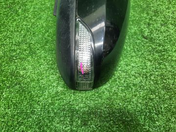 ЗЕРКАЛО НА TOYOTA AQUA NHP10