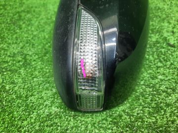 ЗЕРКАЛО НА TOYOTA AQUA NHP10