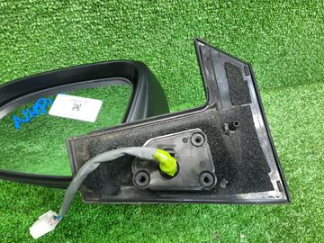 ЗЕРКАЛО НА TOYOTA AQUA NHP10