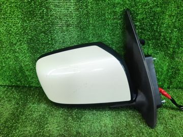 ЗЕРКАЛО НА NISSAN CARAVAN VR2E26