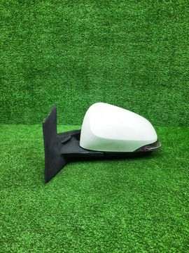 ЗЕРКАЛО НА TOYOTA AQUA NHP10