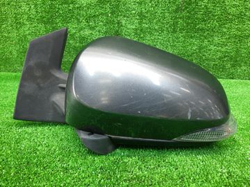 ЗЕРКАЛО НА TOYOTA AQUA NHP10