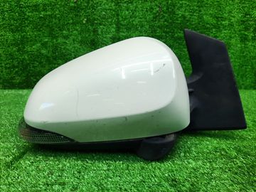 ЗЕРКАЛО НА TOYOTA AQUA NHP10