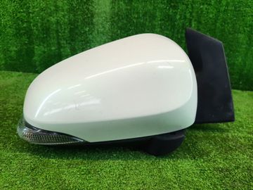 ЗЕРКАЛО НА TOYOTA AQUA NHP10