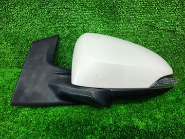 ЗЕРКАЛО НА TOYOTA AQUA NHP10