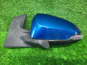 ЗЕРКАЛО НА TOYOTA AQUA NHP10