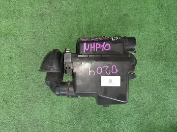 КОРПУС ВОЗДУШНОГО ФИЛЬТРА НА TOYOTA AQUA NHP10 1NZ-FXE