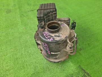 КОРПУС ВОЗДУШНОГО ФИЛЬТРА НА MITSUBISHI CANTER FG508B 4D35