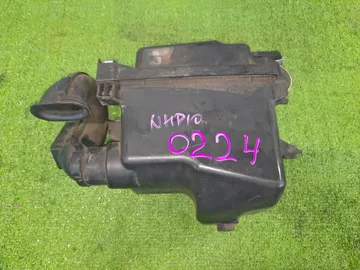 КОРПУС ВОЗДУШНОГО ФИЛЬТРА НА TOYOTA AQUA NHP10 1NZ-FXE
