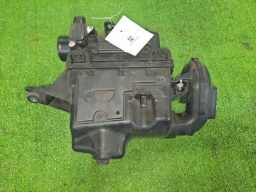 КОРПУС ВОЗДУШНОГО ФИЛЬТРА НА TOYOTA AQUA NHP10 1NZ-FXE