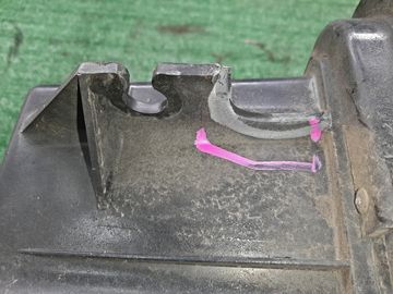 КОРПУС ВОЗДУШНОГО ФИЛЬТРА НА ISUZU ELF NKR81 4HL1