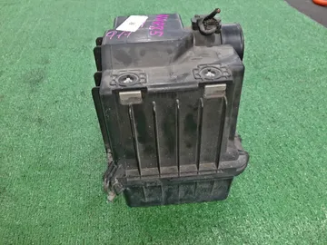 КОРПУС ВОЗДУШНОГО ФИЛЬТРА НА ISUZU ELF NHR85 4JJ1