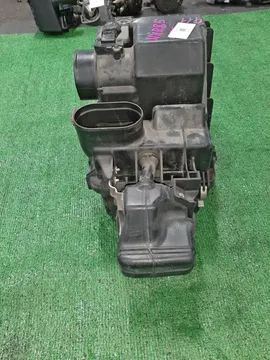 КОРПУС ВОЗДУШНОГО ФИЛЬТРА НА ISUZU ELF NHR85 4JJ1