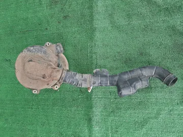 КОРПУС ВОЗДУШНОГО ФИЛЬТРА НА NISSAN ATLAS F23 TD25