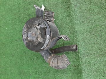 КОРПУС ВОЗДУШНОГО ФИЛЬТРА НА TOYOTA HIACE LH90 2L