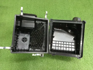 КОРПУС ВОЗДУШНОГО ФИЛЬТРА НА TOYOTA LAND CRUISER VJA300W