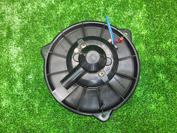 МОТОРЧИК ПЕЧКИ НА MAZDA DEMIO DW3W