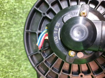 МОТОРЧИК ПЕЧКИ НА MITSUBISHI GRANDIS NA4W