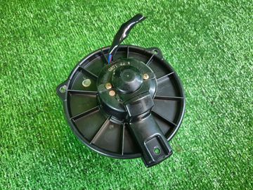 МОТОРЧИК ПЕЧКИ НА TOYOTA OPA ZCT10