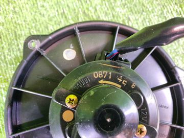 МОТОРЧИК ПЕЧКИ НА TOYOTA OPA ZCT10