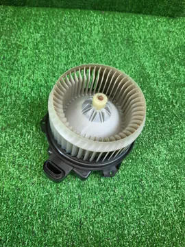 МОТОРЧИК ПЕЧКИ НА TOYOTA COROLLA  AXIO ZRE142