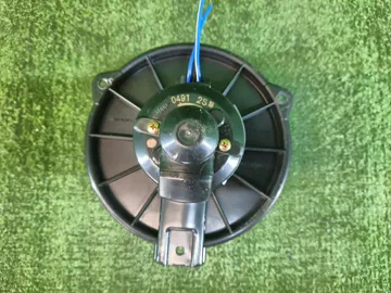 МОТОРЧИК ПЕЧКИ НА DAIHATSU PYZAR G303G