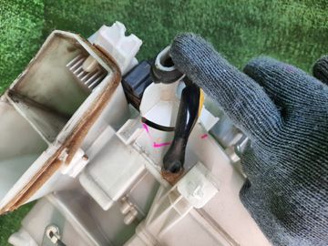 МОТОРЧИК ПЕЧКИ НА TOYOTA PRIUS NHW20