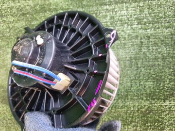 МОТОРЧИК ПЕЧКИ НА SUZUKI AERIO RB21S