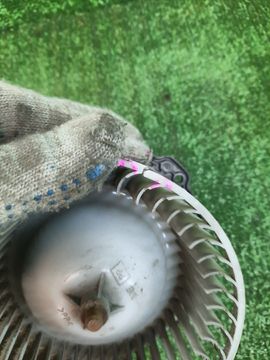 МОТОРЧИК ПЕЧКИ НА ISUZU ELF NKR81