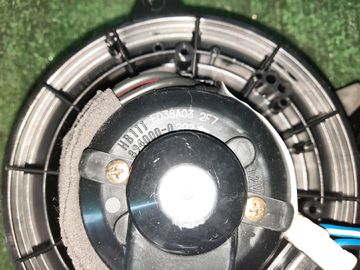 МОТОРЧИК ПЕЧКИ НА MAZDA FAMILIA BJ5P