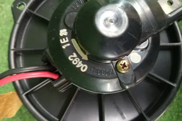 МОТОРЧИК ПЕЧКИ НА TOYOTA VITZ SCP13