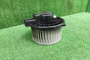 МОТОРЧИК ПЕЧКИ НА TOYOTA ISIS ZNM10G