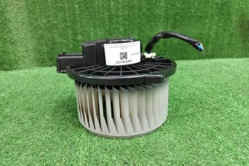 МОТОРЧИК ПЕЧКИ НА TOYOTA ISIS ZNM10G