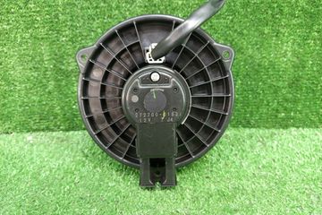 МОТОРЧИК ПЕЧКИ НА TOYOTA ISIS ZNM10G
