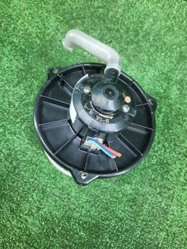 МОТОРЧИК ПЕЧКИ НА MAZDA DEMIO DW5W